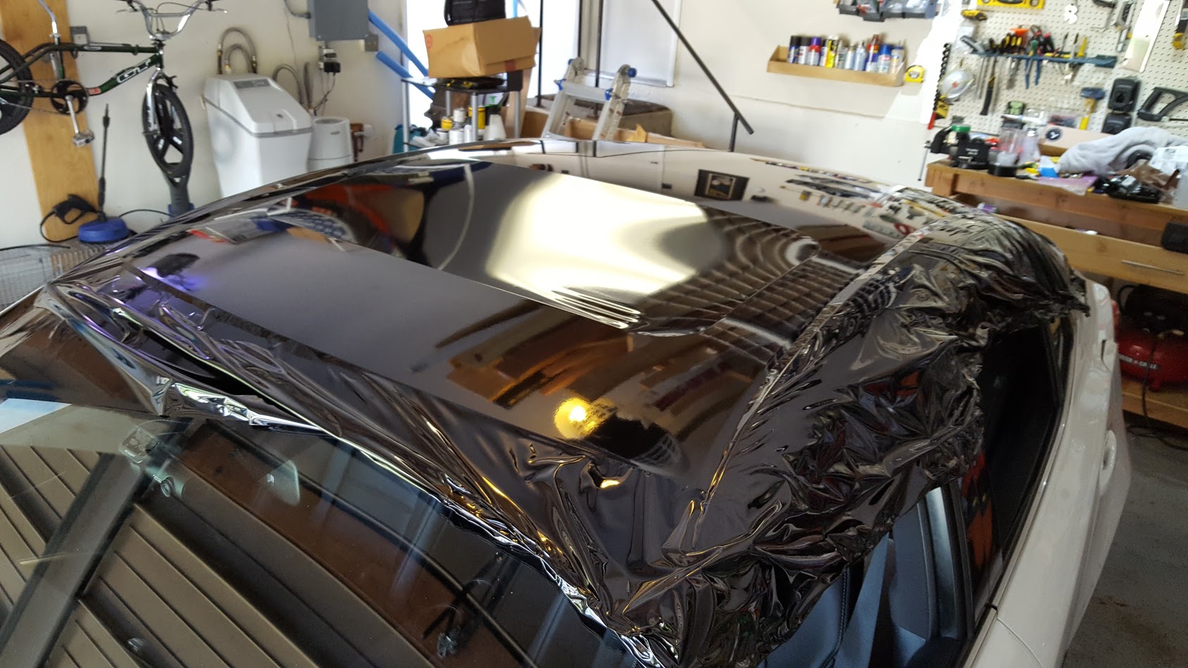Wrapping a car roof with vinyl Always Tinkering